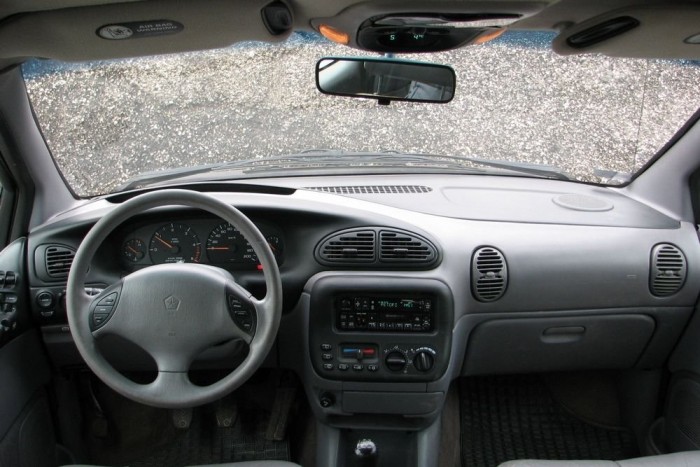 Igazi '90-es évekbéli amerikai tucatbelső, ráadásul szürkében. Van bézs-barna is, az hangulatosabb