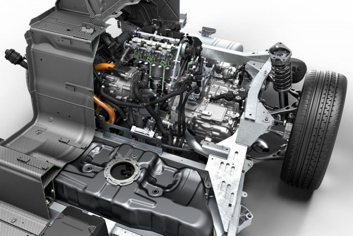 Színre lép a BMW hibrid sportkocsija 7