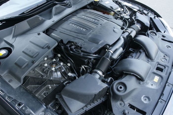 Különc milliomosok választása 9 | Vezess Hat henger, kompresszor 340 lóerő