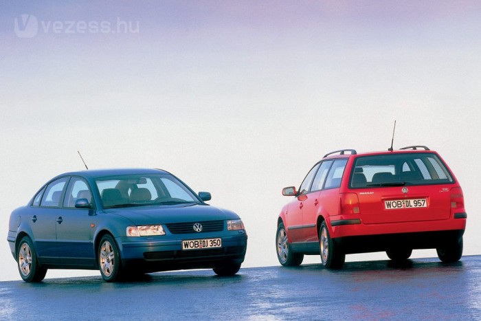 Negyven éves a Volkswagen Passat 27 A luxusmodellek közé is bekacsintott a Passat 2001-ben, amikor 275 lóerős 4,0 literes V8-as motorral is elérhetővé vált