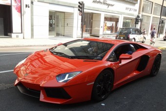 100 milliós Aventadort vittek el a rendőrök