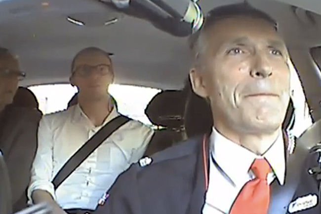 Taxisofőrnek állt a norvég miniszterelnök – videó