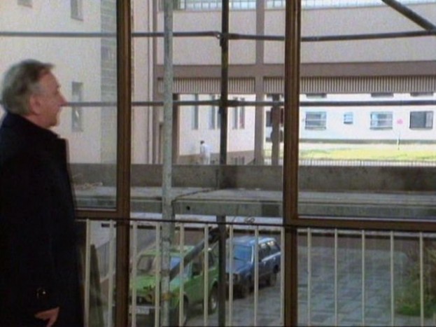 Víz alatt közlekedő Lada 11 | Vezess Igaz, csak durva takarásban, de így is feltűnik a Derrickben egy zöld Niva.