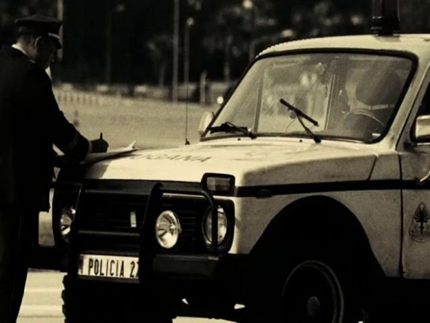 Víz alatt közlekedő Lada 9 | Vezess Elrabolva 2, intézkedő rendőrautó.