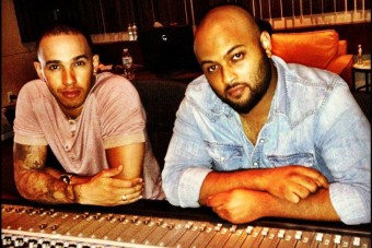 Hamilton imával és edzéssel tölti a szünetet