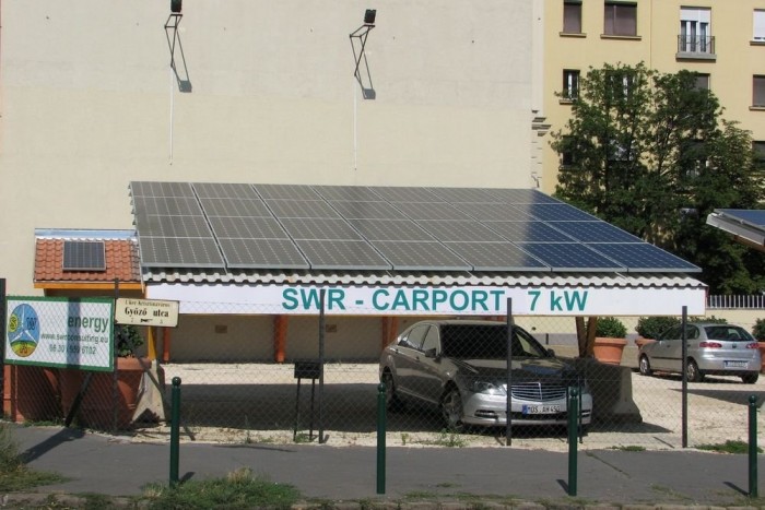 Vegyen autót és tankolja otthon ingyen! 2 A 24 napelempanel körülbelül 5,8 kW elméleti csúcsteljesítményt tud, ami évente a magyar napsugárzási viszonyok mellett körülbelül 7500kWh energiát képes megtermelni. Egy elektromos autóban ez hozzávetőleg 33 ezer kilométerre elég