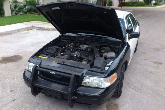 Vezettük Amerika legnépszerűbb rendőrautóját 9 | Vezess 7,9 alatt gyorsul 100-ra, súlya több mint 2 tonna