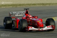 1. Ferrari F2002 - A Ferrari F2002-es a Forma-1 történetének egyik legeredményesebb versenyautója. 19 futamon vetették be 2002-2003-ban, ebből 15-ször nyert Michael Schumacherrel és Rubens Barrichellóval. A Ferrari mindkét évben megnyerte a világbajnokságot, amikor az F2002-est használta. Az F2002-est Sebastian Vettel is jobbnak tartja az F2004-esnél.