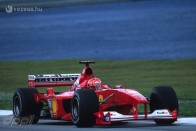 4. Ferrari F1-2000 - Hosszú, 21 éven át tartó nyeretlenségi sorozatnak vetett véget a Ferrari ezzel az autóval, amellyel Michael Schumacher harmadik világbajnoki címét nyerte, és az elsőt a Ferrarinak két évtizedes szünet után. Az F1-2000 alapozta meg a Ferrari dominanciáját a 2000-es évek első felében.