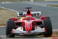 10. Ferrari 248 F1 - A 2006-os szezonban használt autót a V8-as motorjáról nevezték el: a 24 a motor űrtartalma deciliterben, a 8 pedig a hengerek száma. Az autó nagyon jó volt, Michael Schumacher és Felipe Massa kilencszer nyertek vele, de ez sem volt elég Fernando Alonso és a Renault ellen.