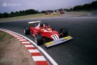 8. Ferrari 312T2 - A 312T2 csak egy kicsivel volt sikertelenebb, mint elődje, a 312T. Nyolc futamgyőzelemre futotta vele a Ferrarinak, 1976-ban és 1977-ben is használta a csapat, Niki Lauda nagy örömére.