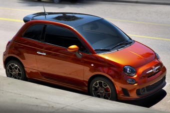 Gézengúz Fiat 500 épül