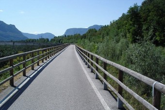 Kerékpársztráda lesz a vasúti sínekből