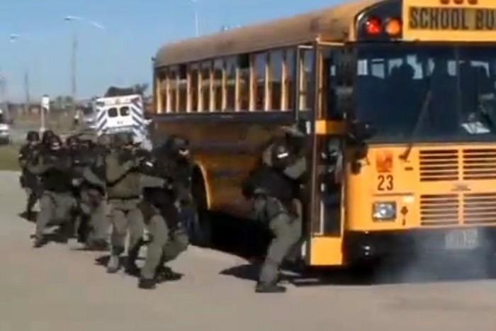 Tanáraik szeme láttára rabolták el a diákokat 6