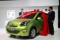 4. Zotye Z100, 915 000 Ft. Kínai verzióban, a helyi gusztushoz igazítva a Suzuki Alto Zotye-emblémával is hódít. A mifelénk ismeretlen kínai gyár többek között FIAT Albeákat és Multiplákat is gyárt