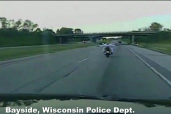 Meztelenül motorozott a részeg nő