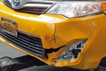 Letépte a fiatal nő lábát a taxi