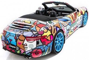 Porschék karneváli ruhában