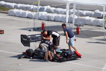 Autóverseny a jövő mérnökeivel