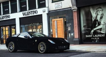 Elázott a bársony Ferrari