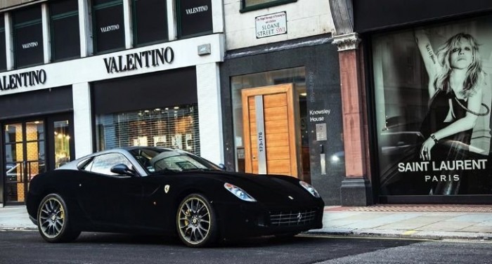 Elázott a bársony Ferrari