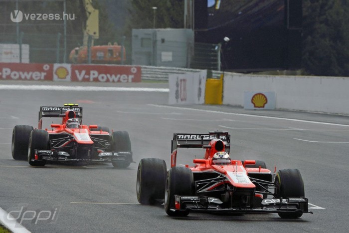 F1: Szenzáció, Hamiltoné a pole az esőben 6