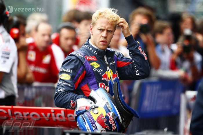 F1: Szenzáció, Hamiltoné a pole az esőben 8