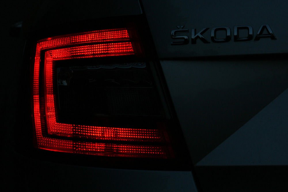 Minél nagyobb egy Škoda, annál több C-betű világít a lámpájában. A Fabia egy, a Superb három ívet kap