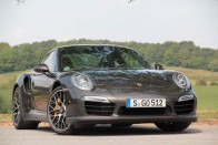 520 lóerős a Turbo, 560 a Turbo S