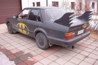 Nissan Micrából Batmobil 18