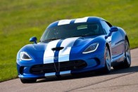 Titánok harca: Corvette Stingray vs. SRT Viper 2