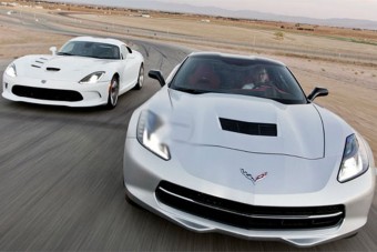 Titánok harca: Corvette Stingray vs. SRT Viper