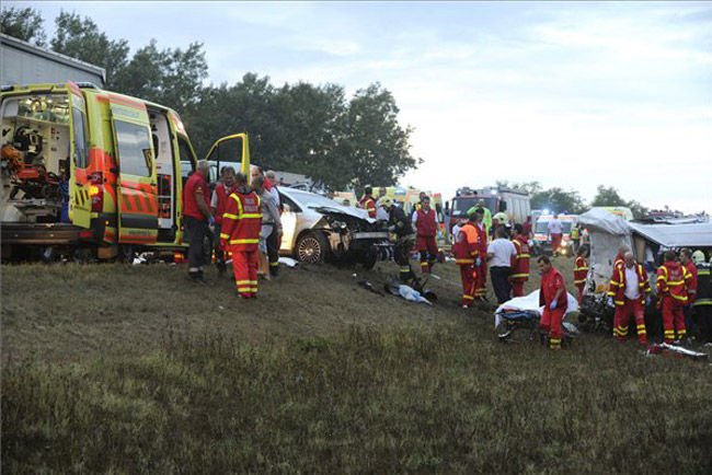 Tömegbaleset halottakkal az M5-ösön