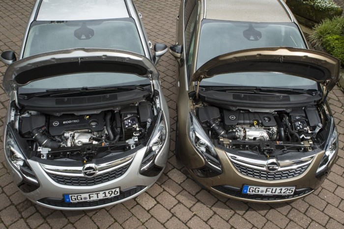 Családi autó, 4,1 literes fogyasztással 44 170 vagy 200 LE LE a SIDI 1,6 Turbo teljesítménye (balra), 280 Nm nyomatéka a legjobb a kategóriában. Az új dízelmotor az 1,6-os dízelek között 136 lóerős teljesítményével áll az élen