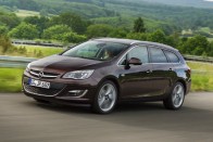 Családi autó, 4,1 literes fogyasztással 33 A Zafira Tourerhez a friss 1,6 CDTI valamint a 170 és a 200 lóerős 1,6 SIDI Turbo is kapható. Az Astrához egyelőre a benzines turbó rendelhető, 170 lóerővel