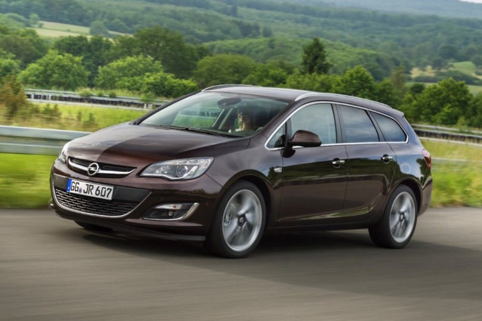 Családi autó, 4,1 literes fogyasztással 48 A Zafira Tourerhez a friss 1,6 CDTI valamint a 170 és a 200 lóerős 1,6 SIDI Turbo is kapható. Az Astrához egyelőre a benzines turbó rendelhető, 170 lóerővel