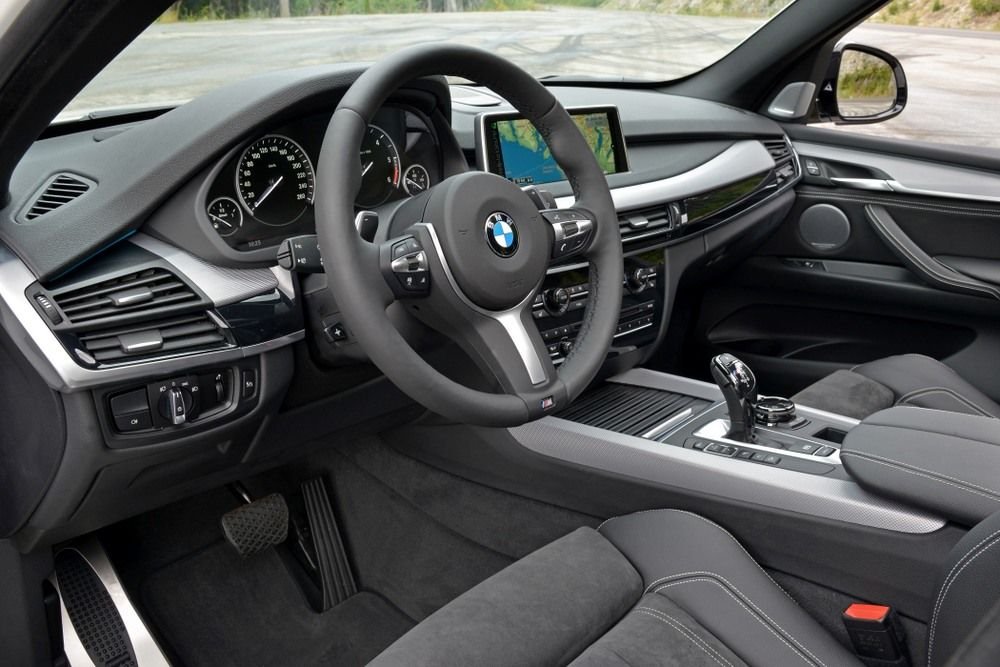 Nagy motorral, igény szerint: BMW X5 M50d 3
