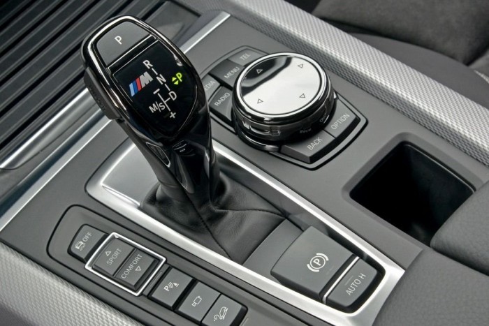 Nagy motorral, igény szerint: BMW X5 M50d 7