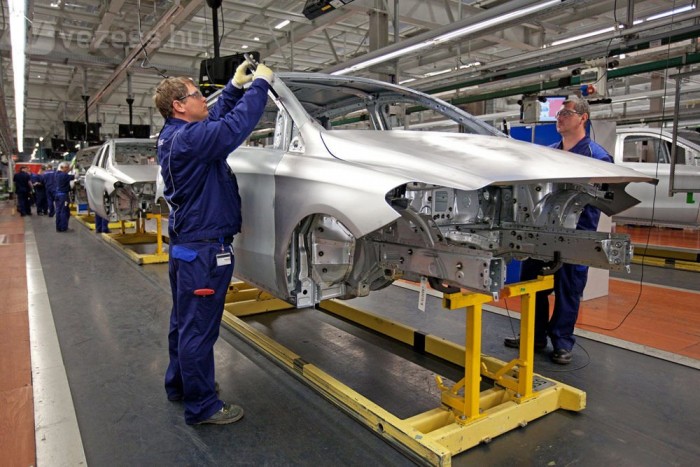 Kartelleztek az autóipari beszállítók