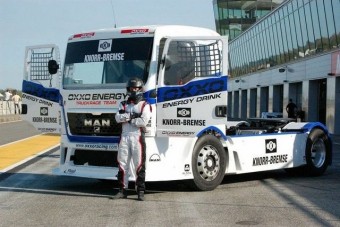 Gyári támogatást kapott a tinédzser pilóta