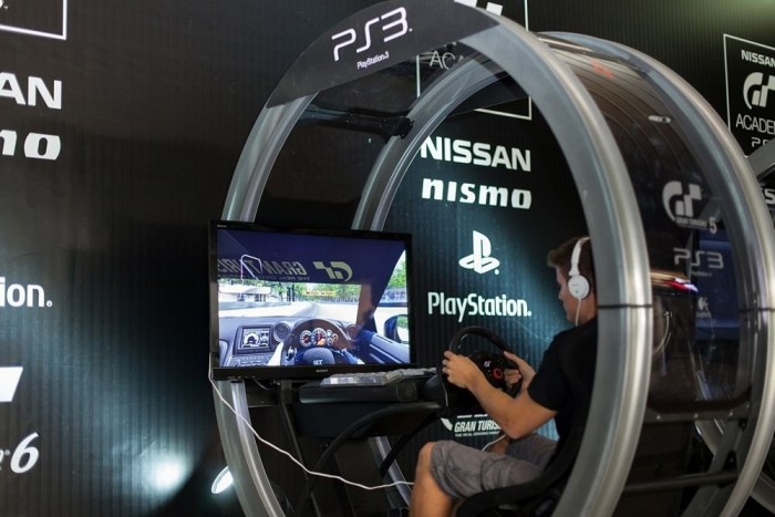 Ilyen kagylóüléses kapszulákban zajlott a szimulátoros futam