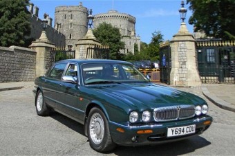 Aprópénzért kelt el a királynő autója