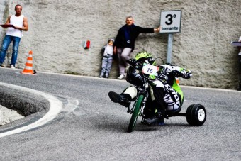 Így kell driftelni három keréken