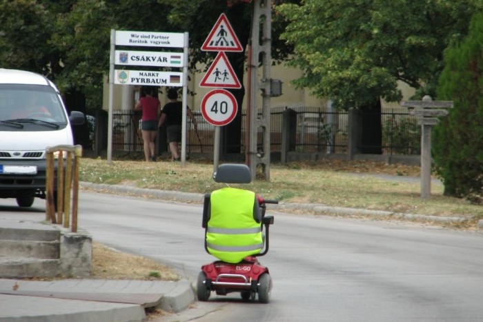 Mozgássérült-járművel a forgalomban? 9 | Vezess Erre mondják, hogy mint eb a Szaharát, ugye?
