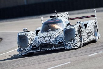 Már tesztelik a Porsche Le Mans-i versenyautóját