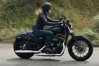 Harley-Davidson Sportster 883 Iron. Ennél is kisebb motorban gondolkodik a gyártó