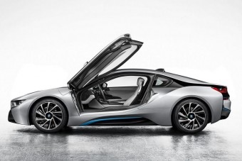 Kész a BMW hibrid sportkupéja