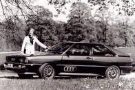 Audi Ur-Quattro sajtófotó 1980-ból, szendén mosolygó háziasszonnyal, pedig nem nekik készült