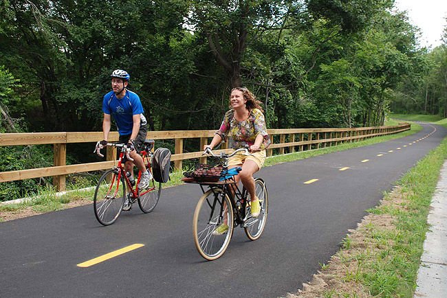 Százmilliókat költenek a Fertő-tó kerékpárútjaira