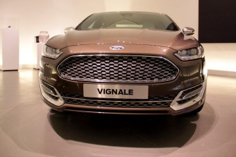 Prémiumautót kínálna a Ford